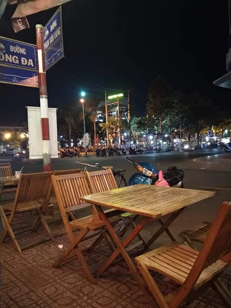 Cafe Góc Phố với không gian thoáng mát