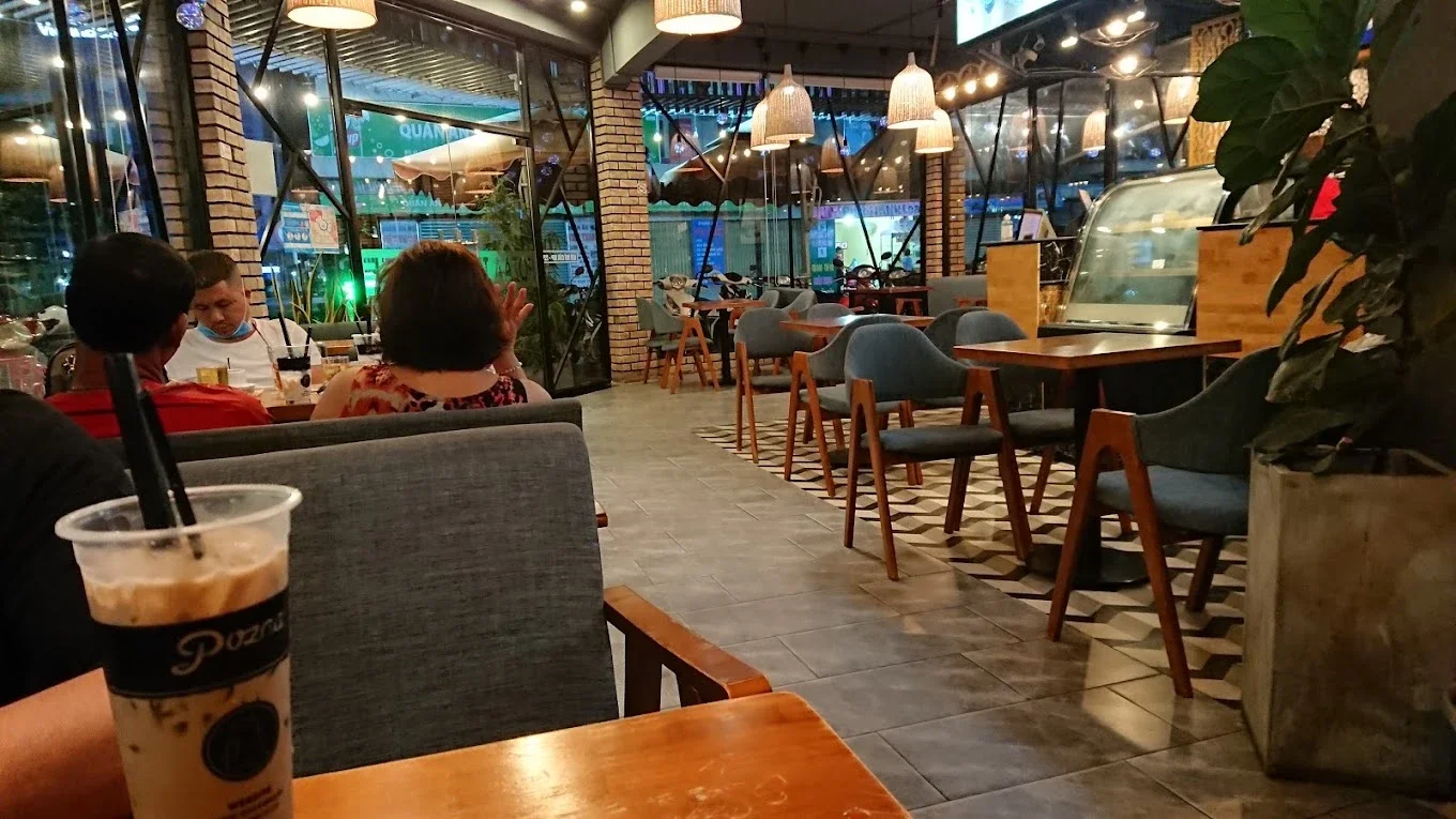 Pozaa Tea Coffee với không gian 3 tầng hiện đại