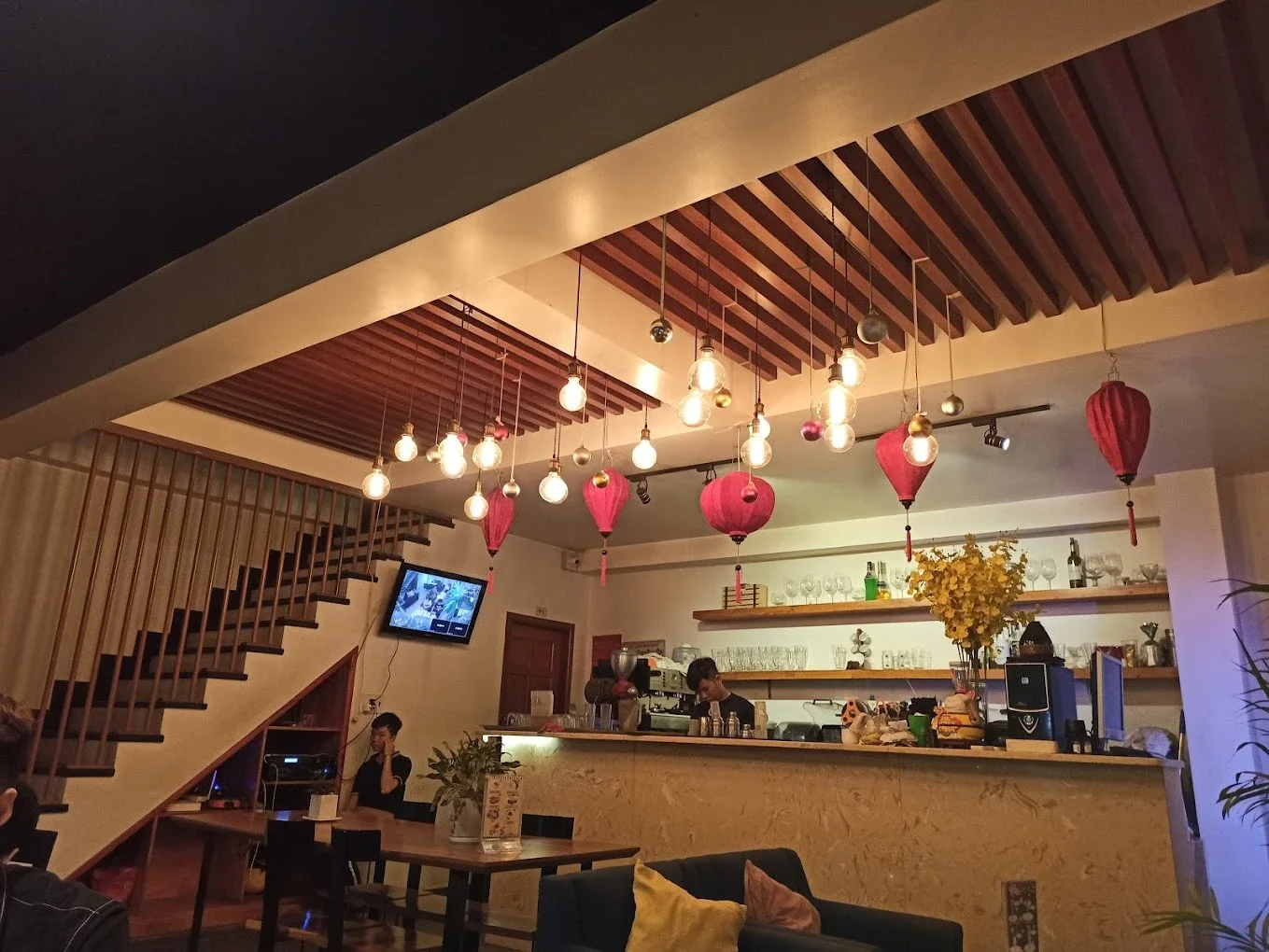 Sense Coffee với không gian xanh mát