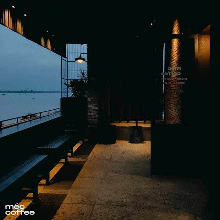 View ngắm sông cực chill tại Méc Coffee