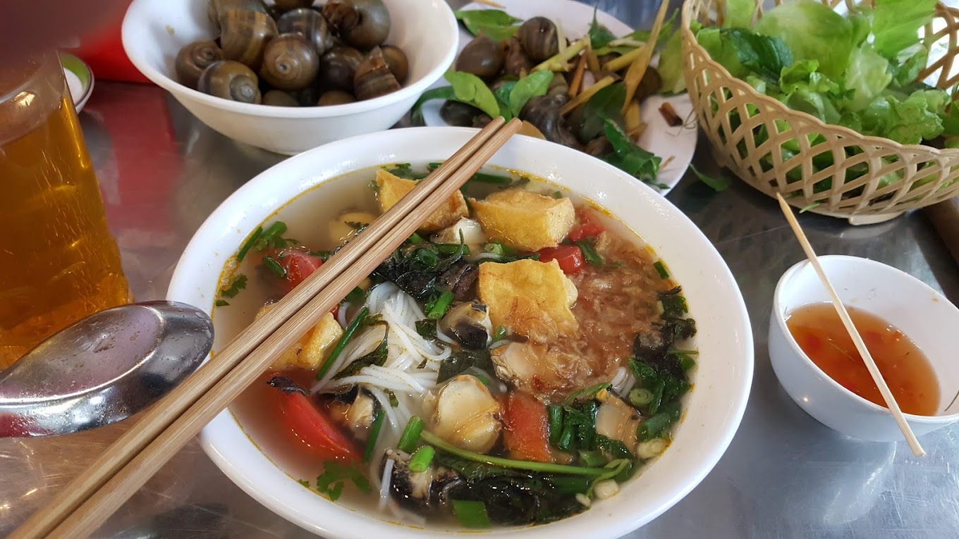 Bún ốc Nhâm Thìn nổi tiếng bên hồ Tây