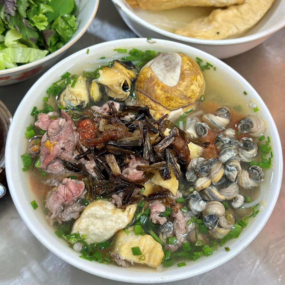 Bún ốc bà Giao nổi tiếng với sinh viên