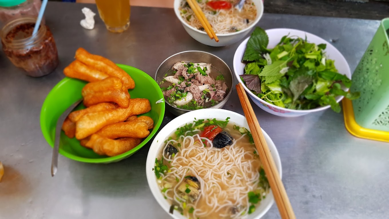 Gánh truyền thống giữa phố cổ