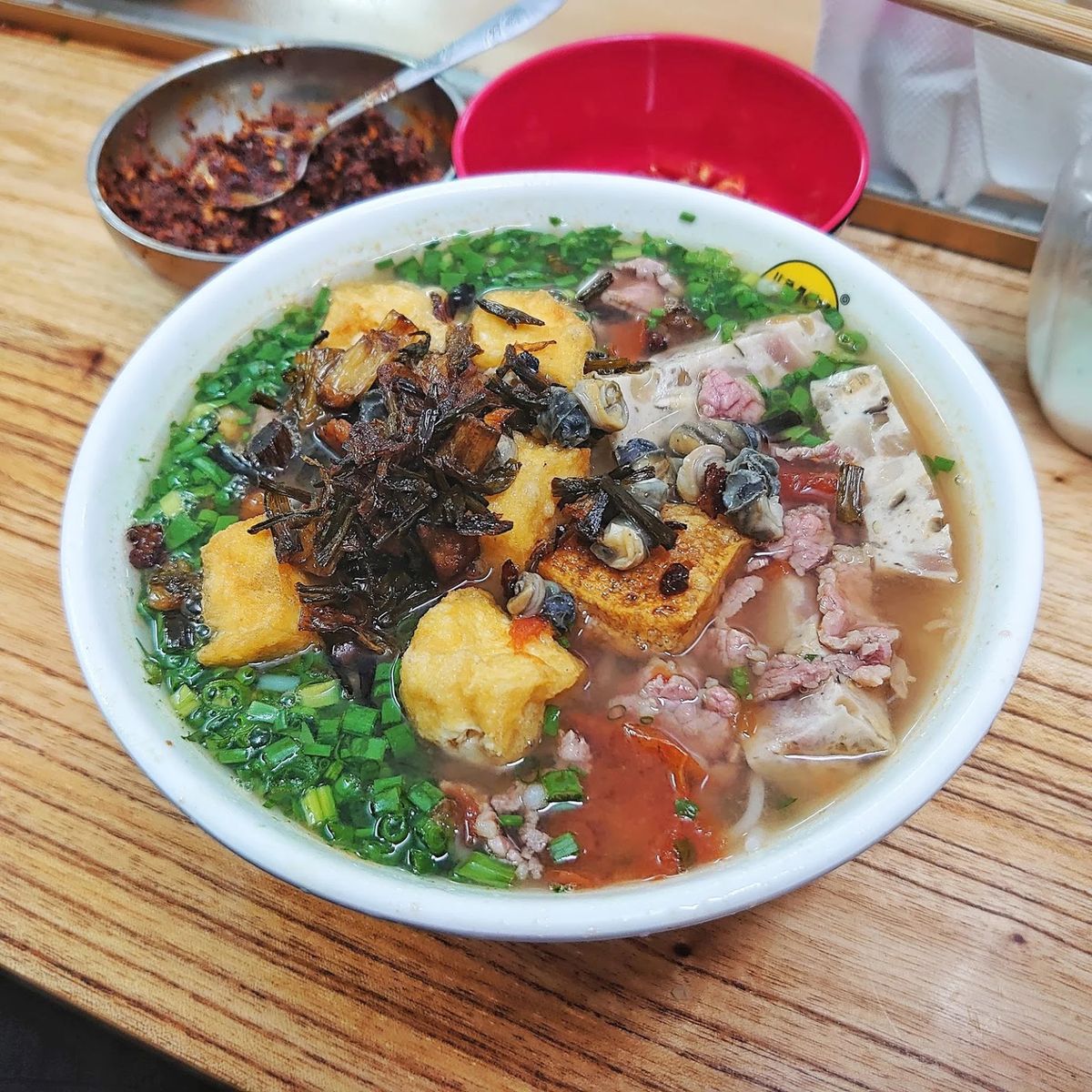Bún ốc tóp mỡ cô Lý món độc lạ