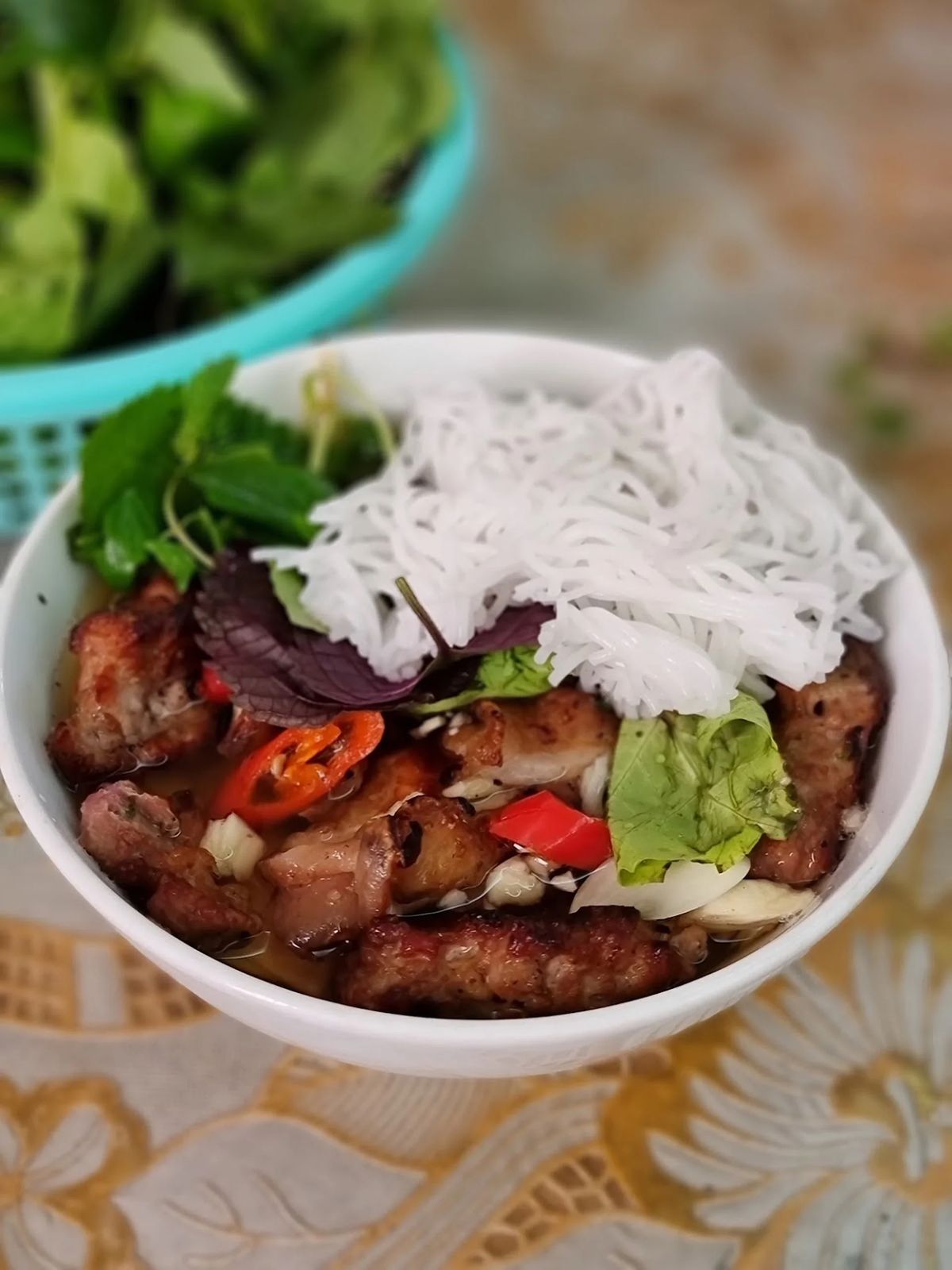 Bún ốc kết hợp chả kẹp độc đáo