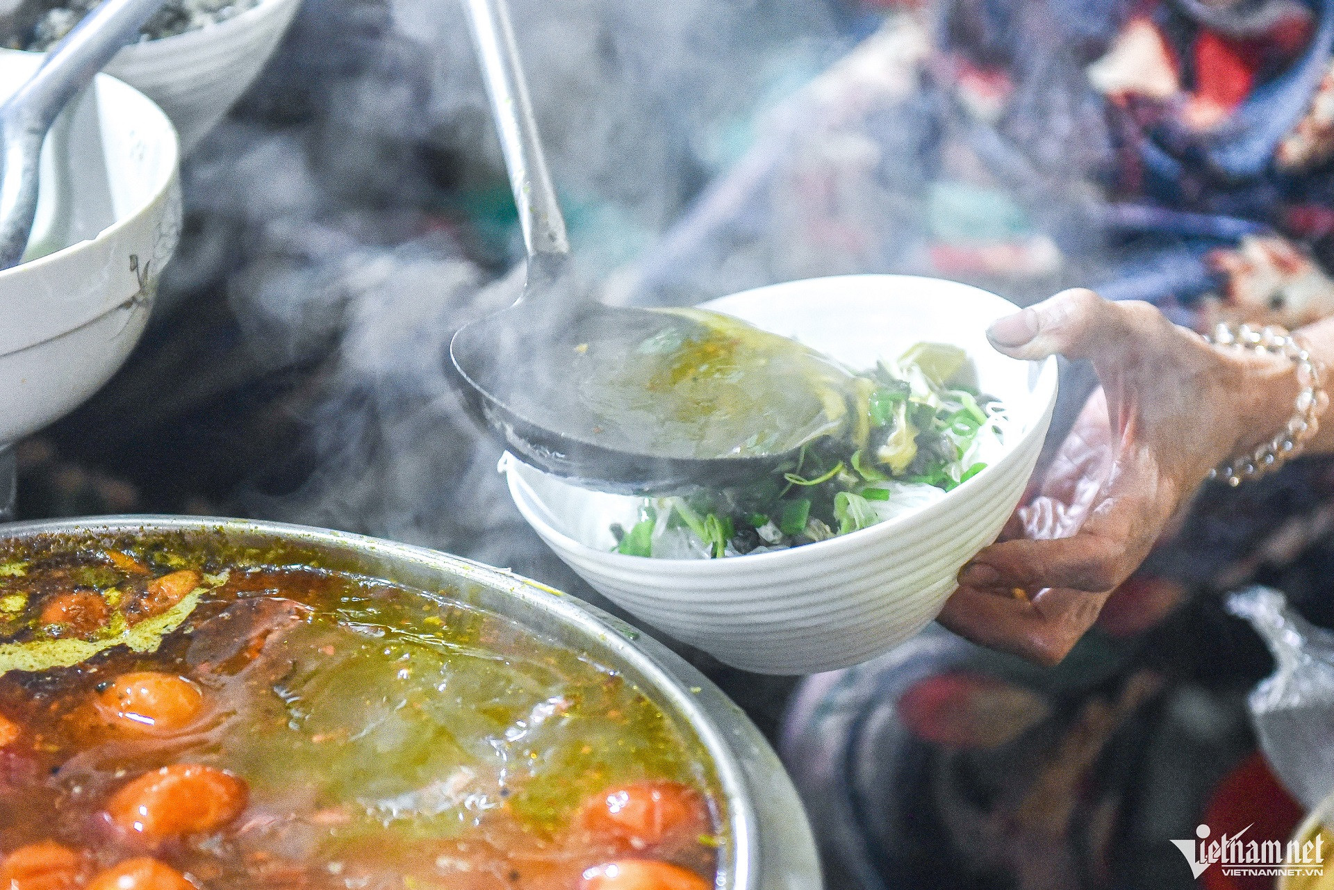 Bát bún đầy đặn giá sinh viên