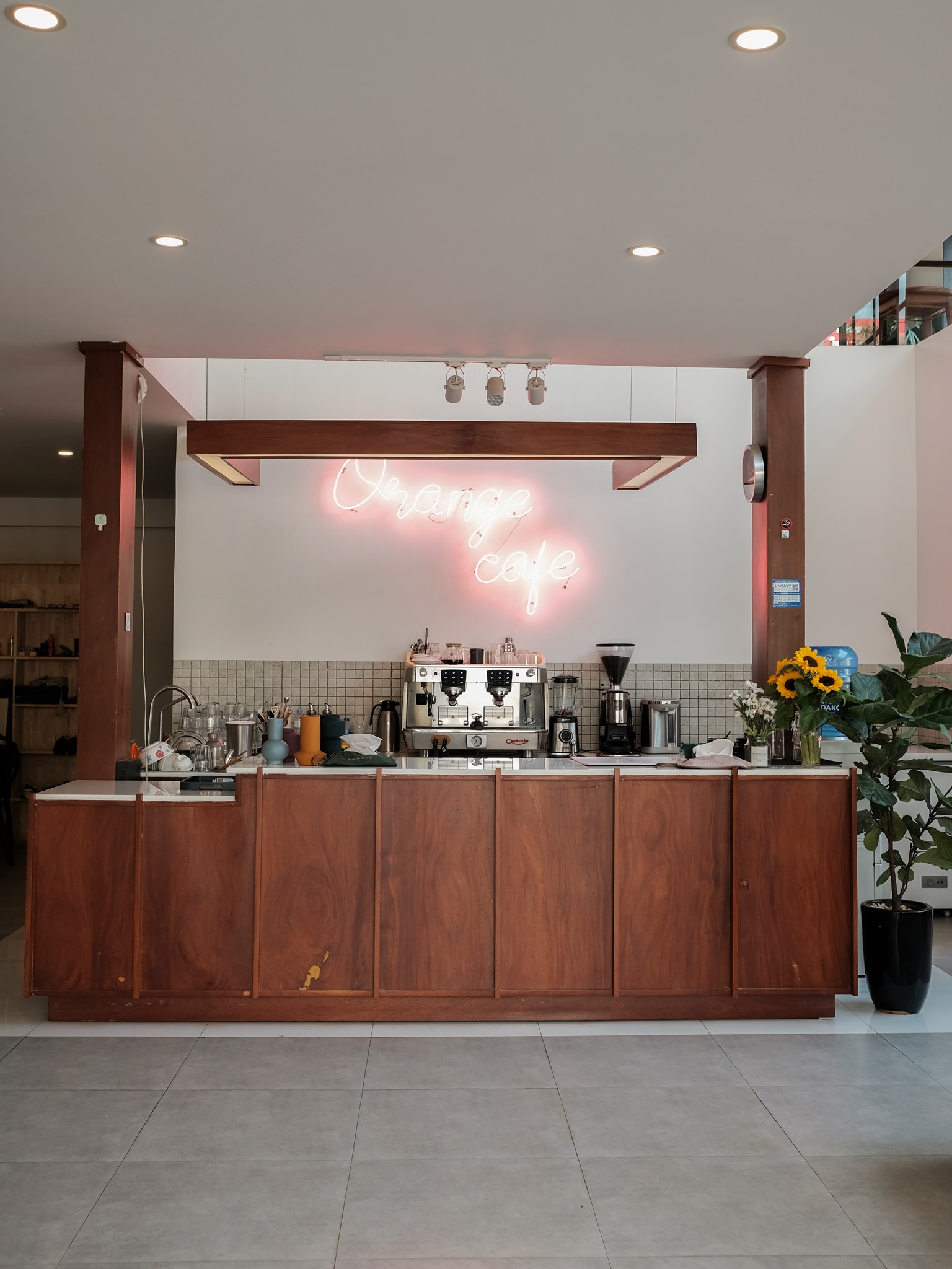 quán cà phê ở Buôn Ma Thuột Orange Cafe tươi mát