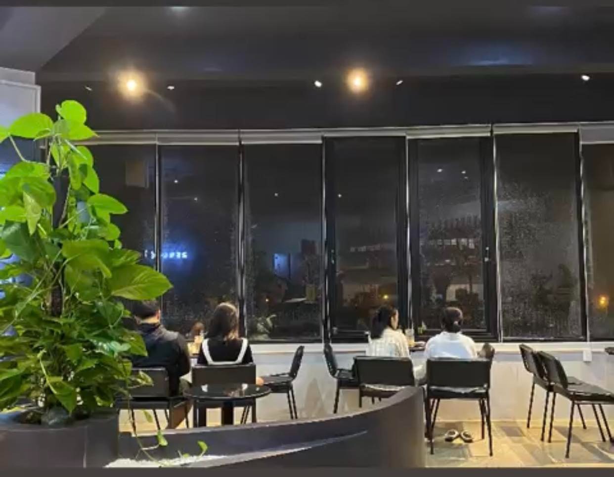quán cà phê ở Buôn Ma Thuột Reboot Coffee làm việc