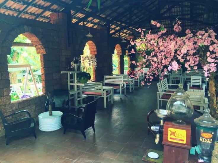 quán cà phê ở Buôn Ma Thuột Coffee Xưa & Nay không gian rộng