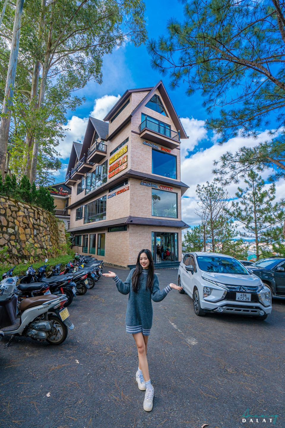 Amazing Coffee với sân thượng và tầm nhìn hoàng hôn tuyệt đẹp từ đồi cao
