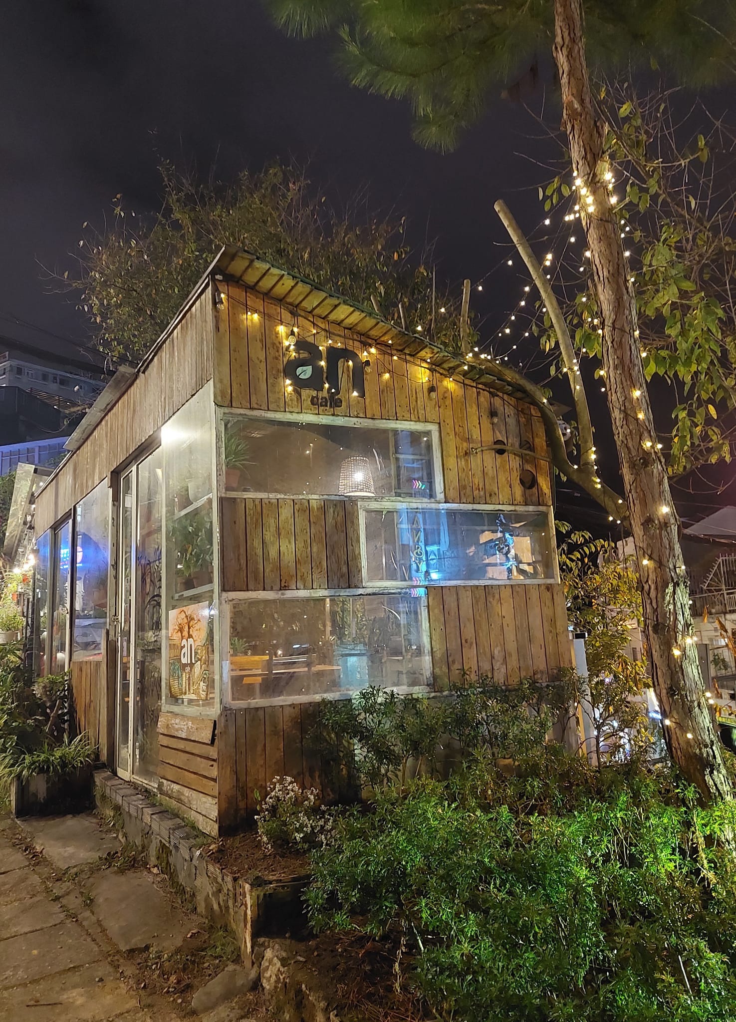 AN Cafe với phong cách cổ điển và khu vườn rau sạch