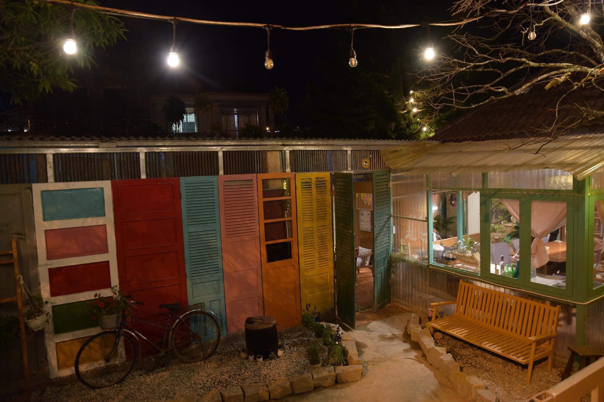 MeowGo Cafe - quán cafe mèo Đà Lạt với không gian ấm cúng và đàn mèo dễ thương