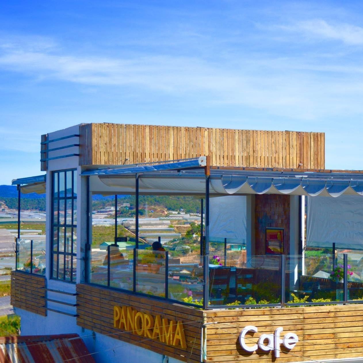 Panorama Cafe với tầm nhìn toàn cảnh từ độ cao 1000m