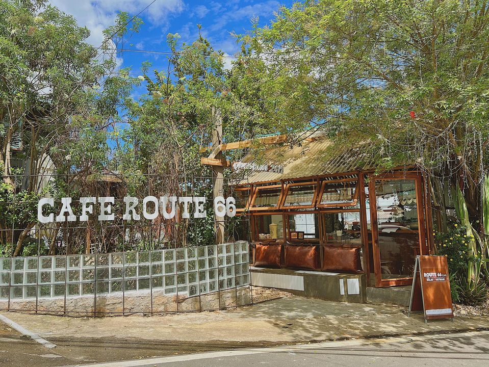 Route 66 với phong cách Mỹ những năm 60 và đèn neon