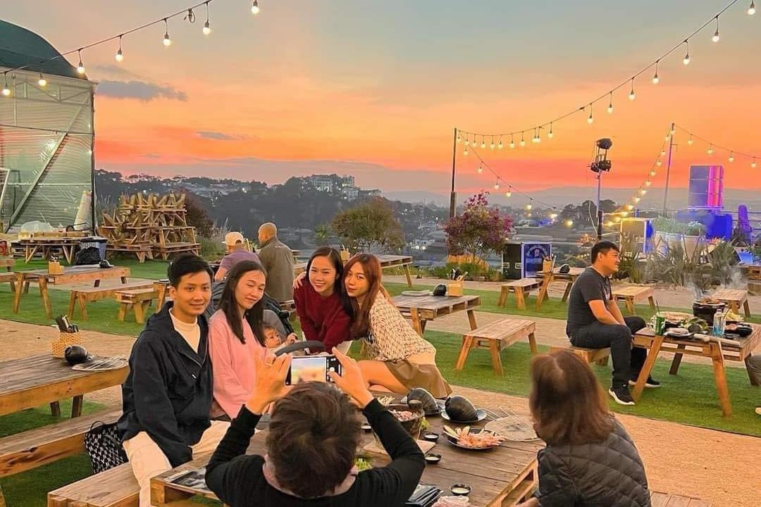 Thung Lũng Đèn lung linh về đêm quán cafe đà lạt tầm nhìn đẹp