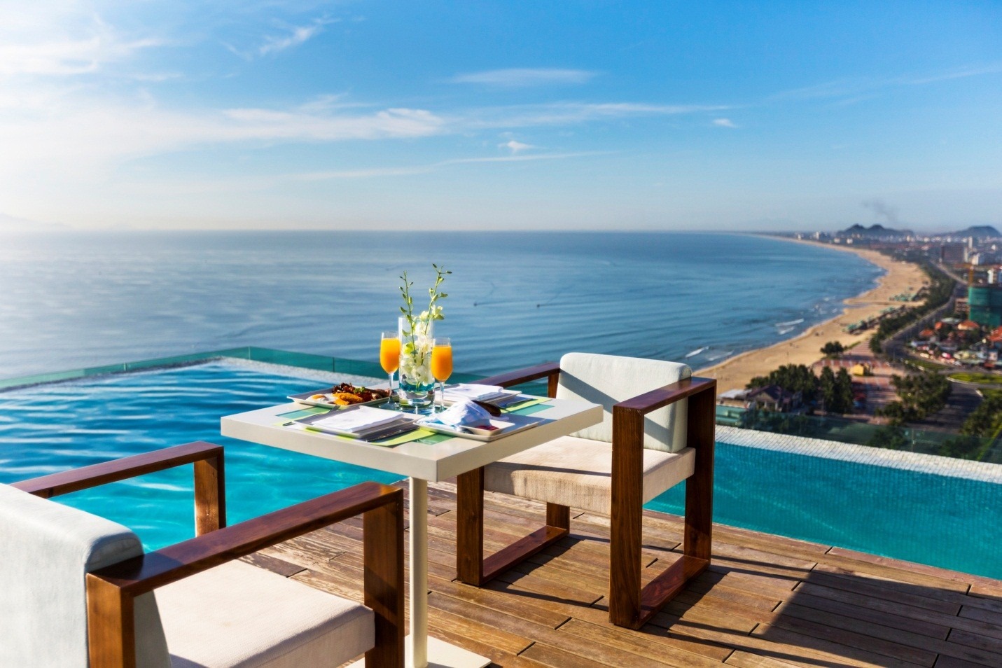 Cafe Rooftop À La Carte - quán cà phê view biển ở Đà Nẵng tầng 23