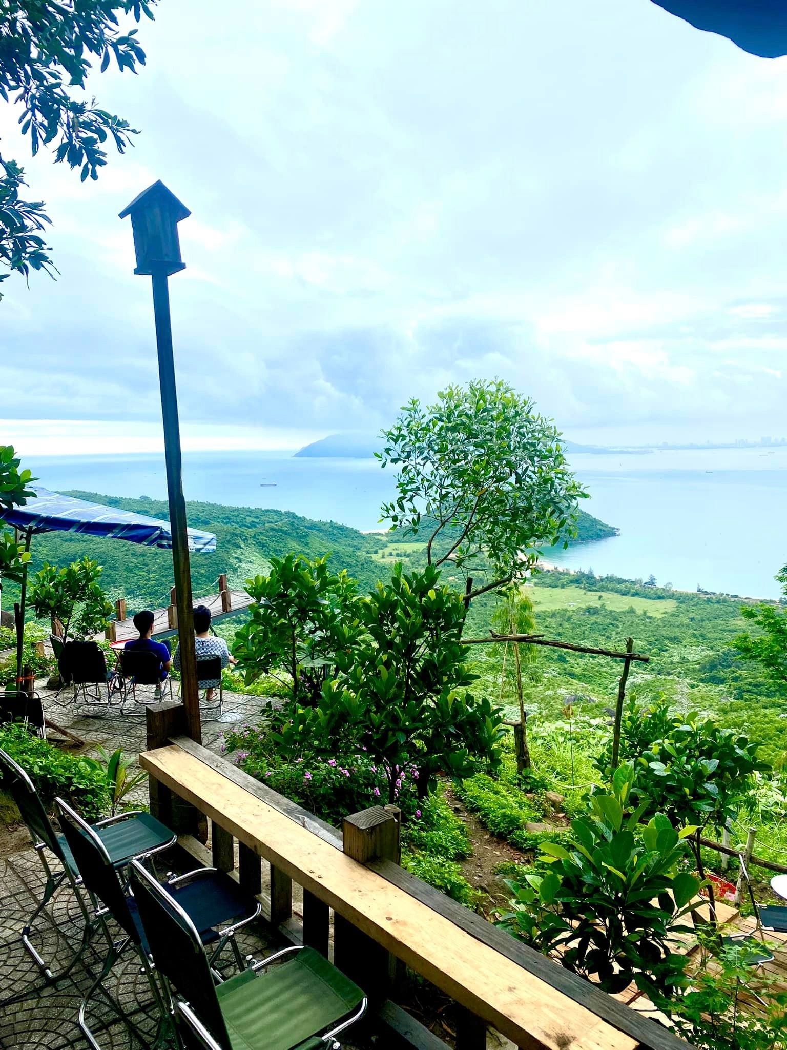 View panorama từ Hòn đá Cụ Rùa nhìn ra vịnh Đà Nẵng