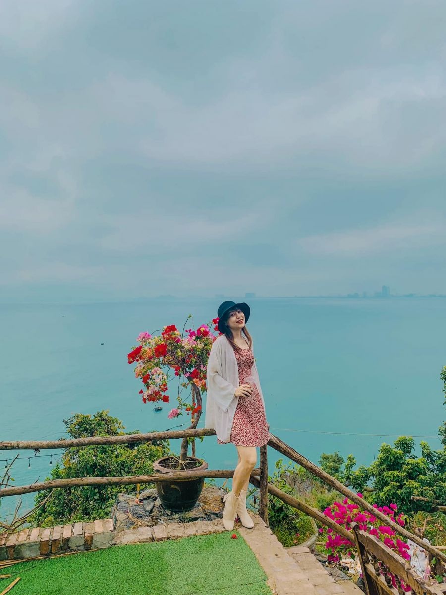 Viu Coffee - quán cà phê view biển ở Đà Nẵng đối diện chùa Linh Ứng