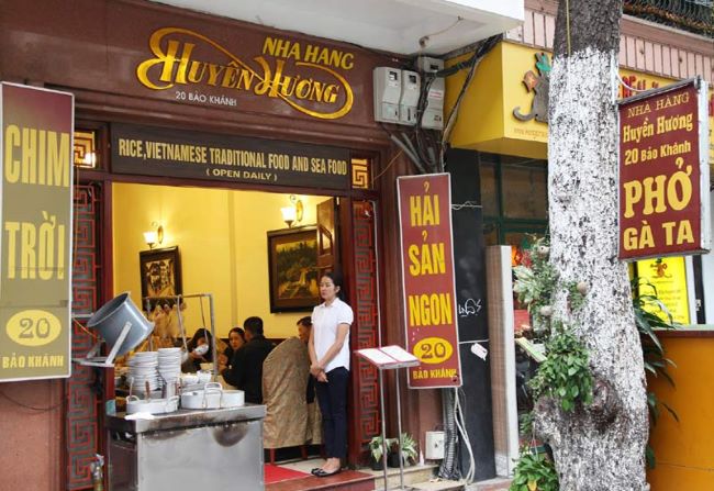 Tiệm cơm Vinh Thu với không gian bình dân và món ăn gia truyền