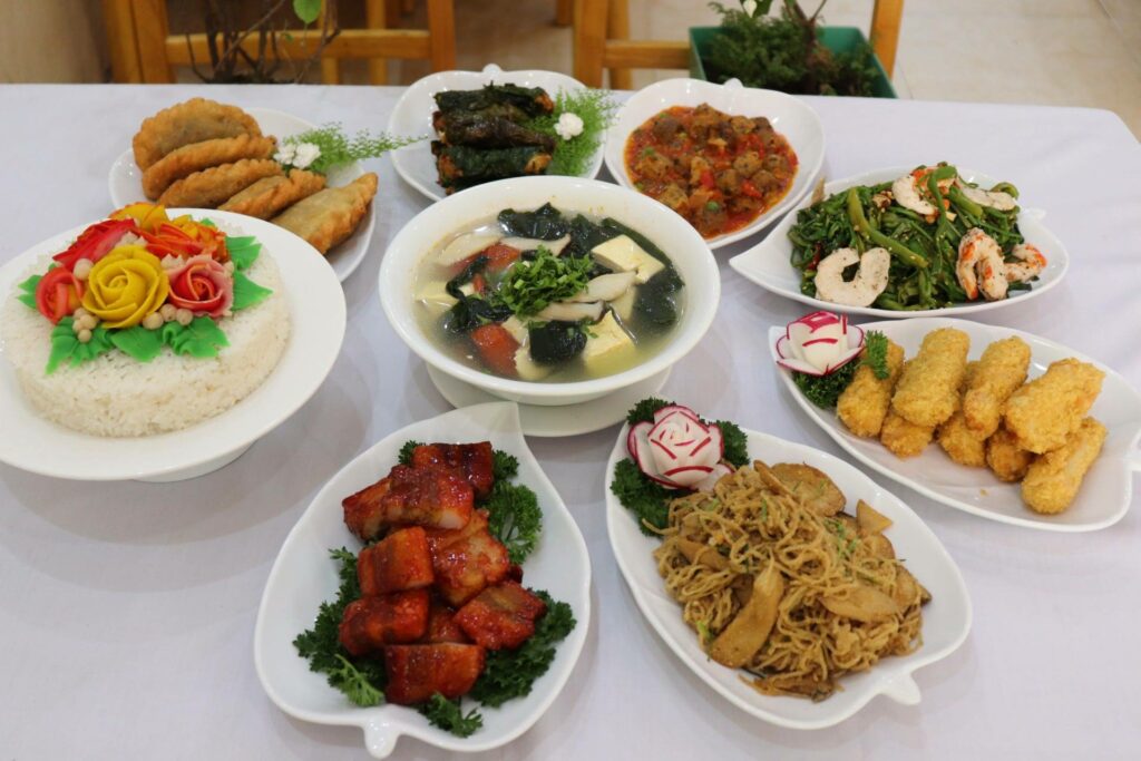 Tôm rim thịt đặc trưng với màu nâu bóng appetizing
