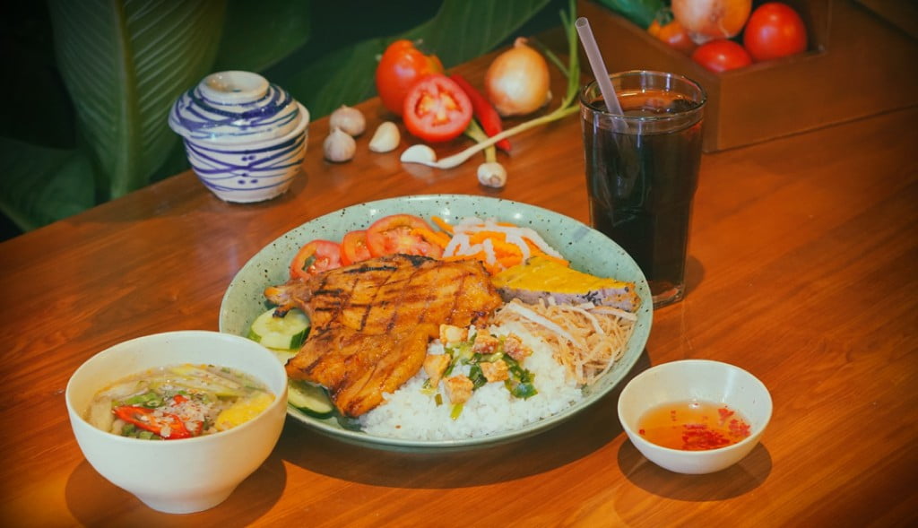 Suất cơm tấm đầy đặn tại Sà Bì Chưởng