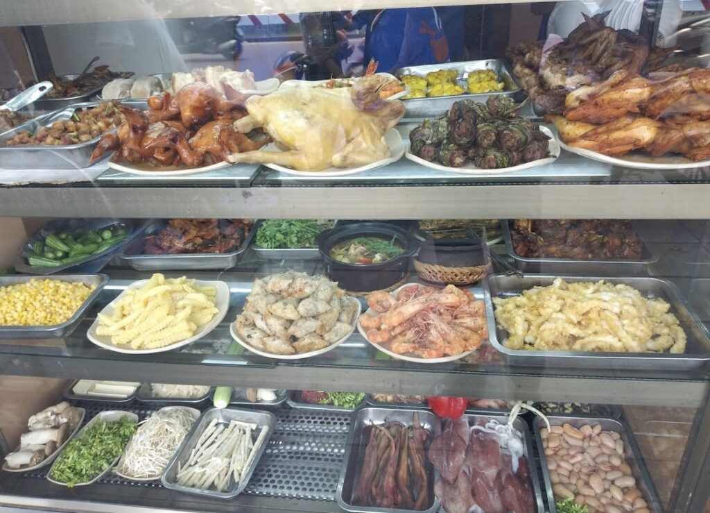 Thực đơn đa dạng tại cơm niêu Tố Uyên