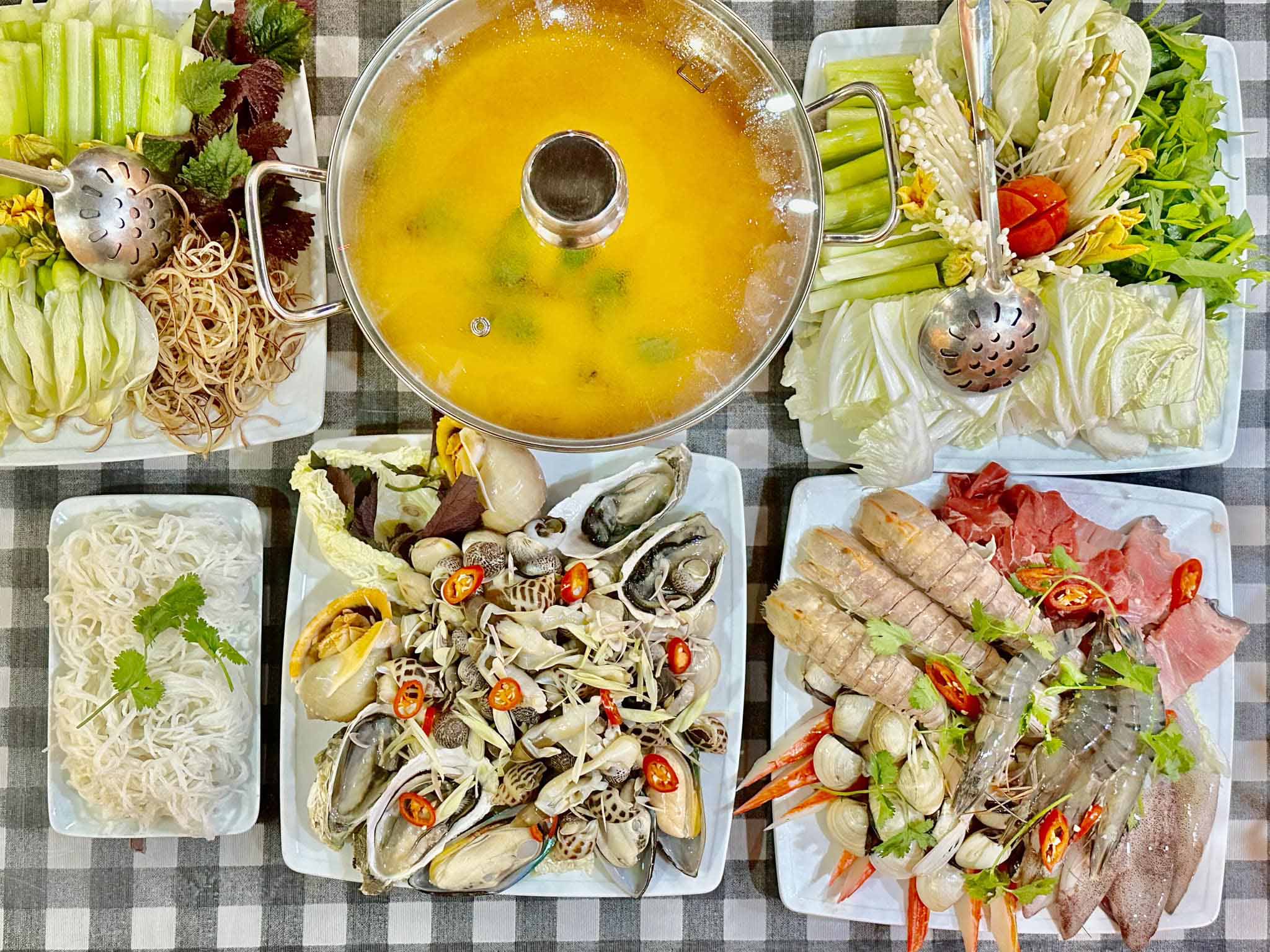 Ốc tươi ngon đa dạng tại Vi Sài Gòn Gia Ngư Hà Nội