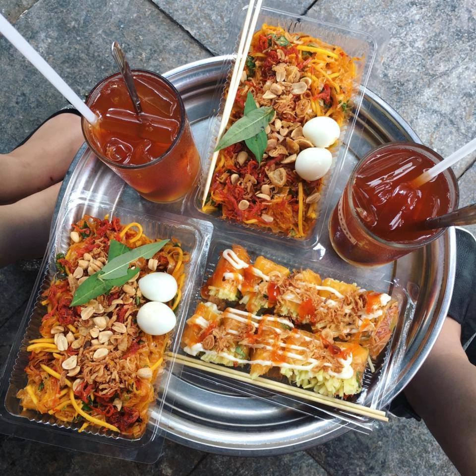 Bánh tráng trộn topping đa dạng tại Nguyễn Siêu Hà Nội