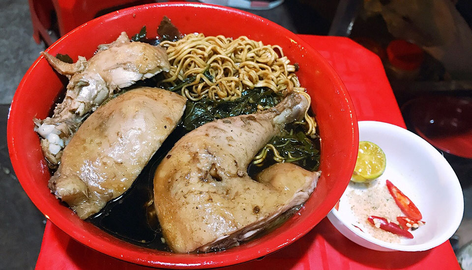 Tô mỳ gà tần nóng hổi