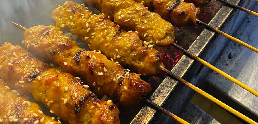 Thịt xiên nướng thơm lừng tại quán 55 Chùa Láng