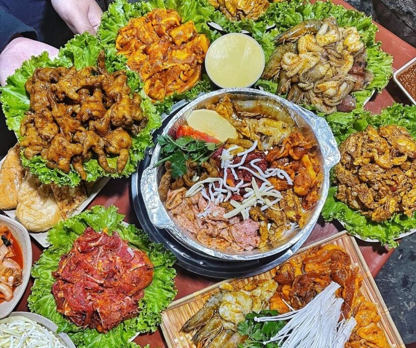 Đồ nướng tẩm ướp đậm đà tại quán lẩu nướng vỉa hè