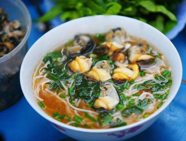 Tô bún ốc nguội đầy đặn