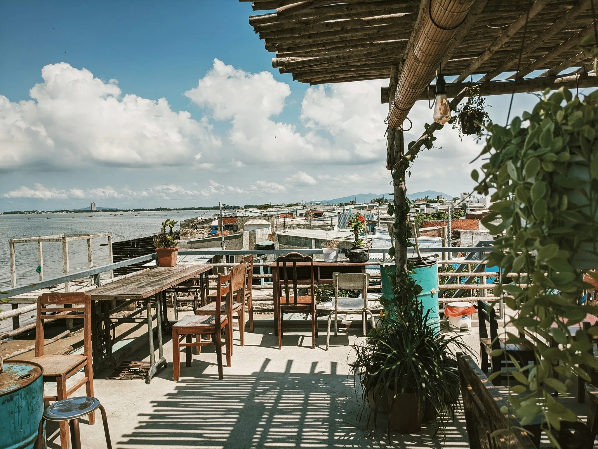 1991's Coffee & Beer - cafe view biển vũng tàu phong cách nhà gỗ mộc mạc