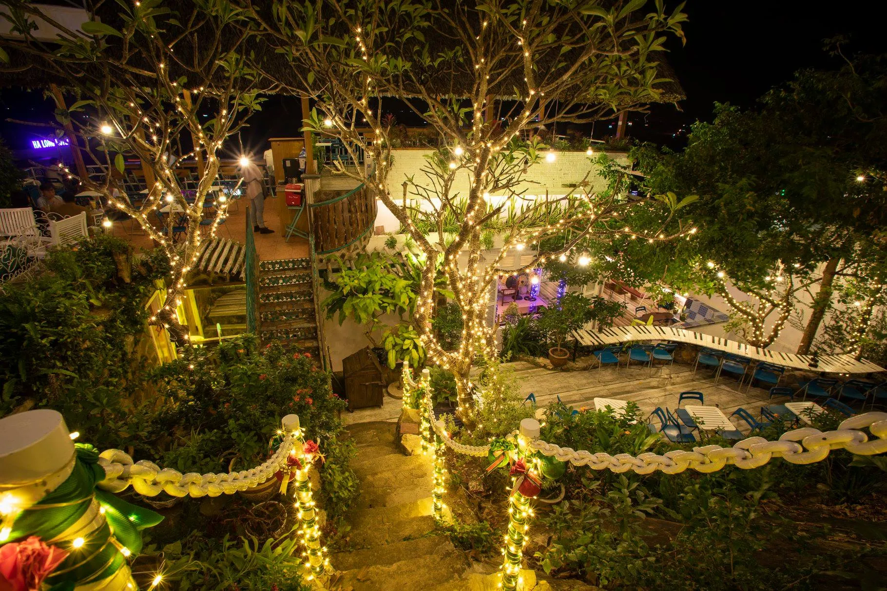 Lightroom Coffee Studio - cafe view biển vũng tàu ngắm hoàng hôn trên sườn núi Hải Đăng