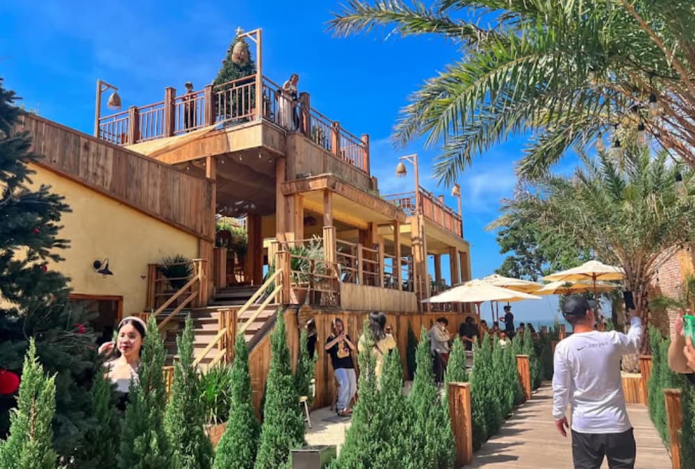 Thiết kế nhà gỗ phong cách Đà Lạt tại NaLi Beach