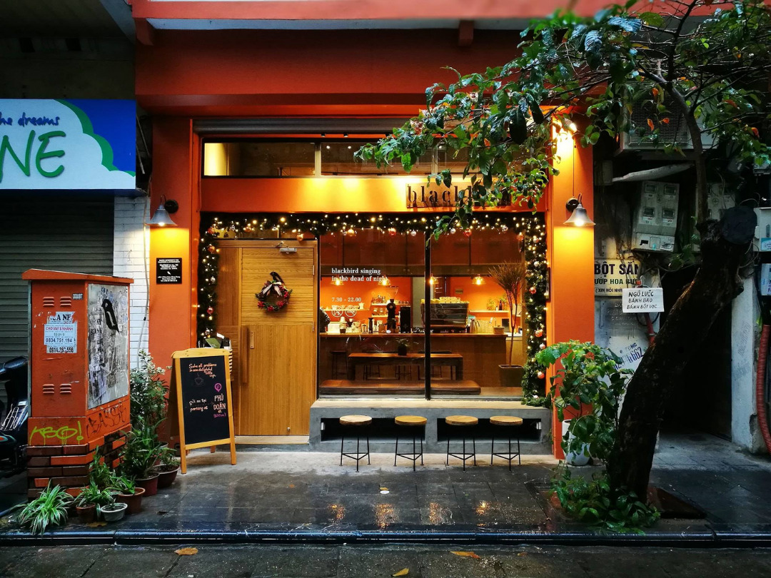 Blackbird Cafe - Cafe Noel tông cam vintage