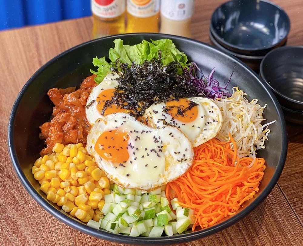 Bát cơm trộn đầy ắp topping Huy Go Cook