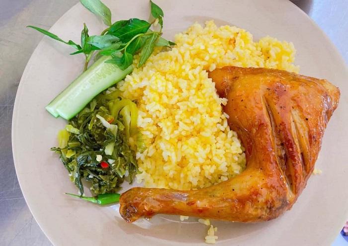 Bento Delichi Sài Gòn - Cơm gà xối mỡ