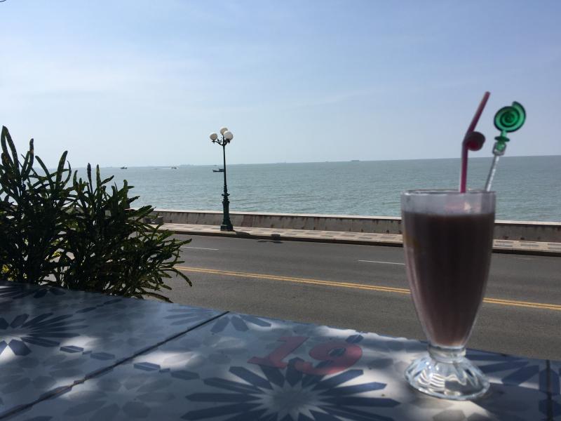 Không gian sang trọng tinh tế tại Blue Sea Coffee