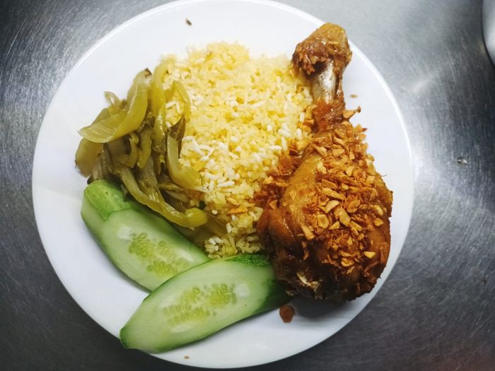 Cơm Gà Xối Mỡ Thành Trung - cơm chiên ở Vũng Tàu với phong cách độc đáo