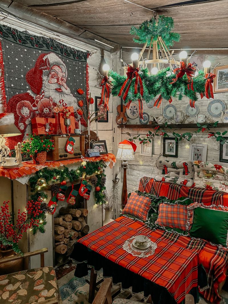 Dưới Tán Thông Già decor Noel vintage