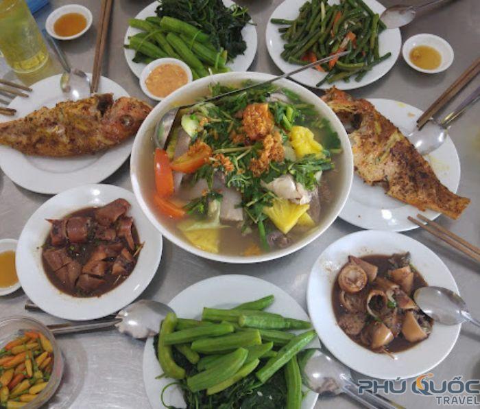 Quán cơm Nuna phù hợp gia đình