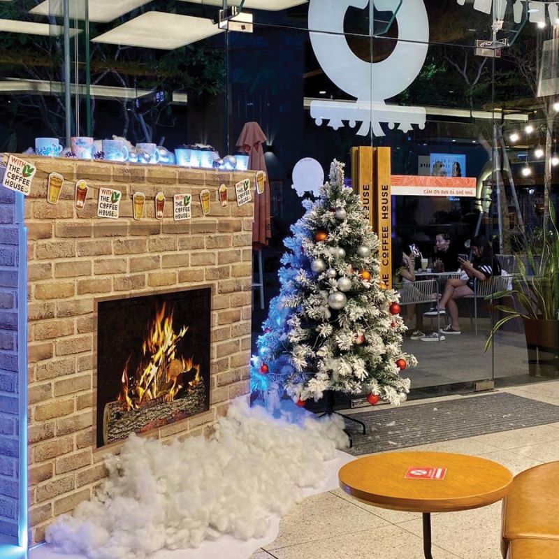 The Coffee House trang trí Giáng sinh sang trọng