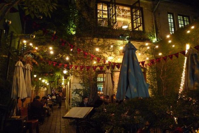 Xofa Café & Bistro - Cafe decor Noel phong cách vintage