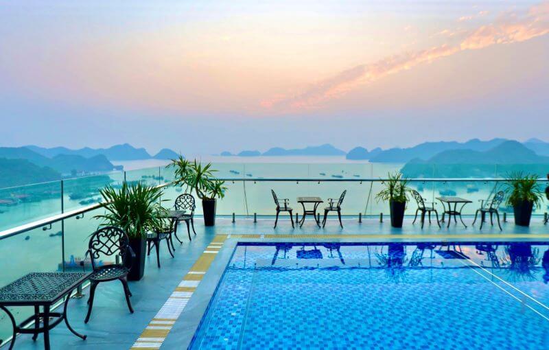 Bể bơi vô cực tại Paradise Skybar