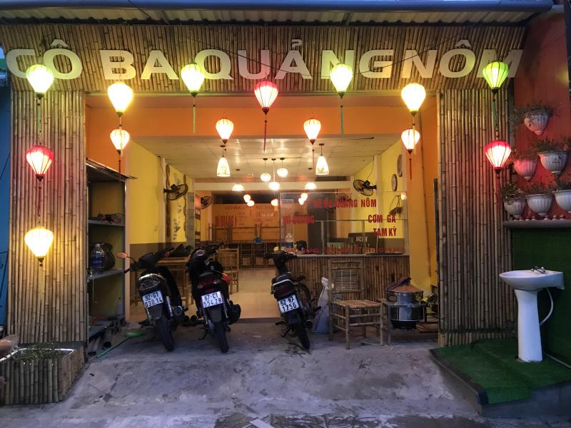 Cơm gà hấp ngũ vị Cô Ba Quảng Nôm