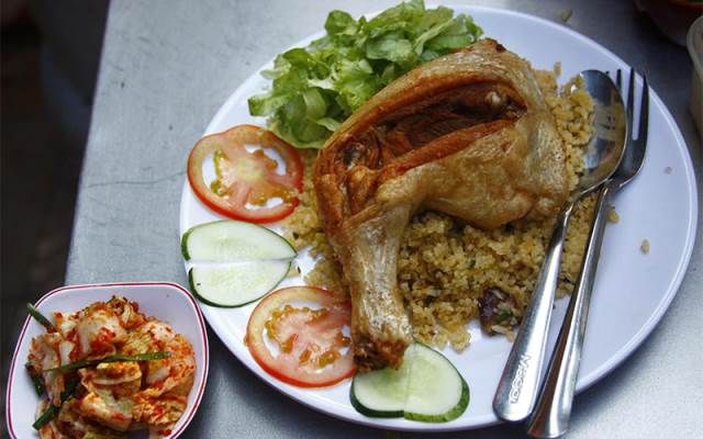 Cơm gà Dứa không gian trẻ trung