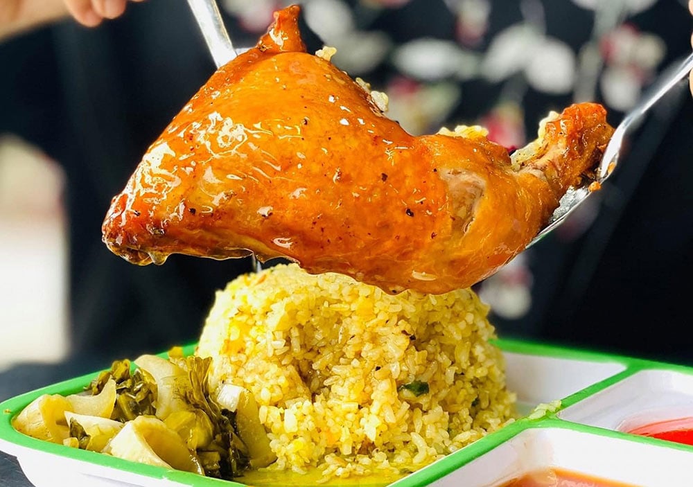 Cơm gà Gáy Sớm với phần thịt gà đầy đặn