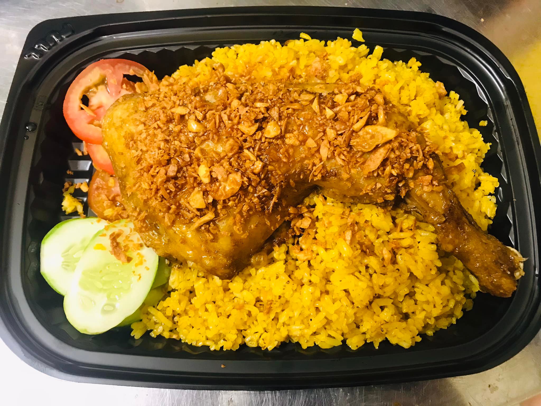 Cơm Gà Huy Phương với phần cơm đầy đặn