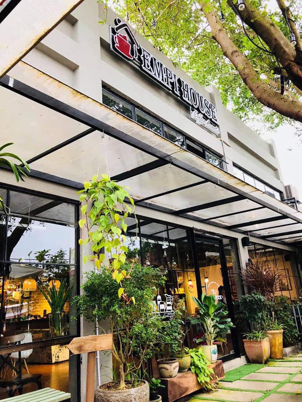 EMPI Coffee House cafe view đẹp ở Cần Thơ phong cách cổ điển